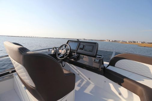 Galeon 400 Fly image