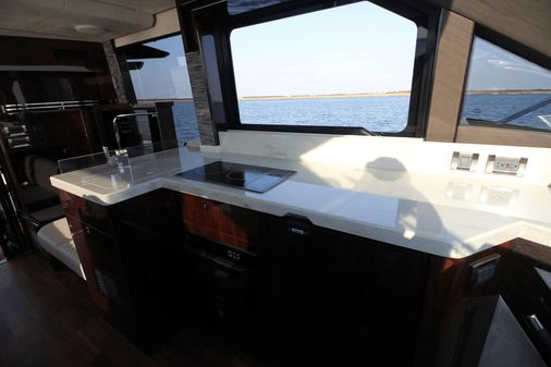 Galeon 400 Fly image