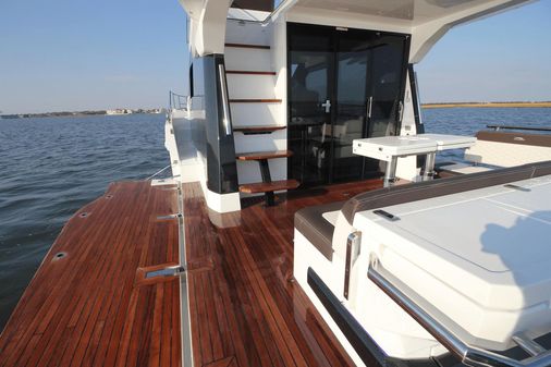 Galeon 400 Fly image