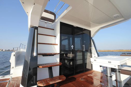 Galeon 400 Fly image