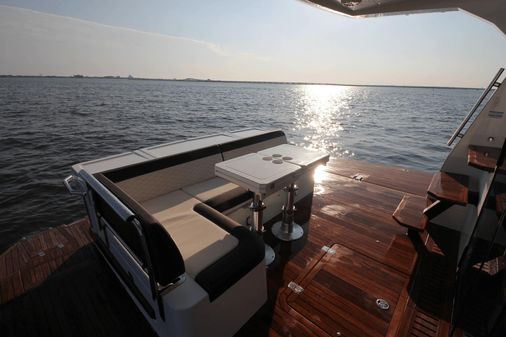 Galeon 400 Fly image