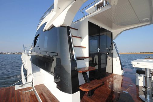 Galeon 400 Fly image