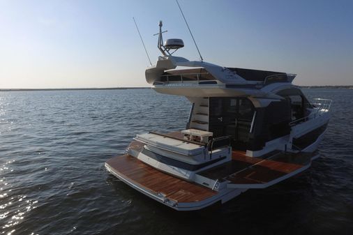 Galeon 400 Fly image