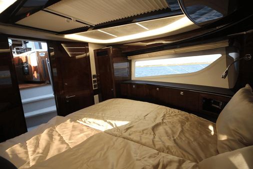 Galeon 400 Fly image