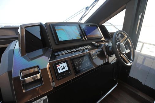 Galeon 400 Fly image