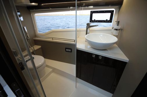 Galeon 400 Fly image