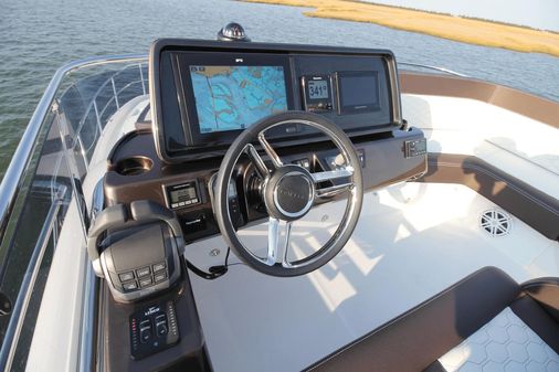 Galeon 400 Fly image