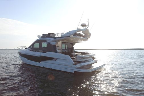 Galeon 400 Fly image