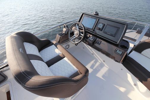 Galeon 400 Fly image