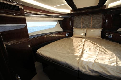 Galeon 400 Fly image