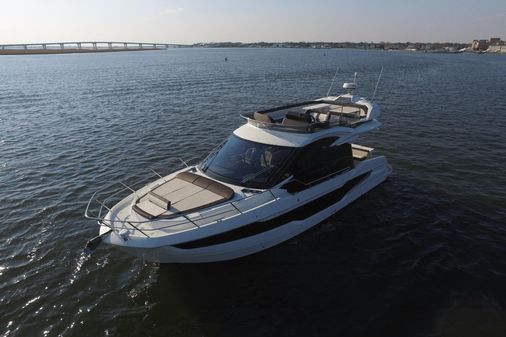 Galeon 400 Fly image