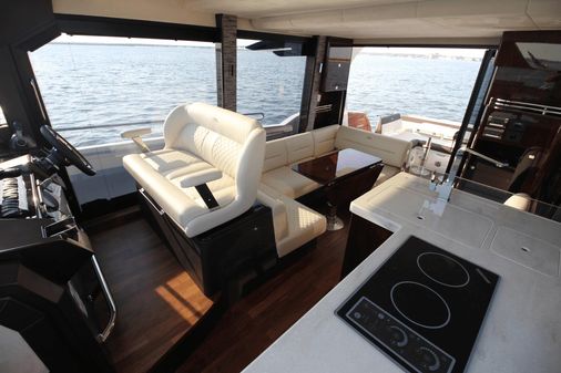 Galeon 400 Fly image