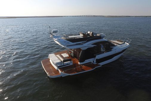 Galeon 400 Fly image