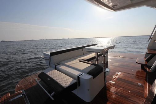 Galeon 400 Fly image