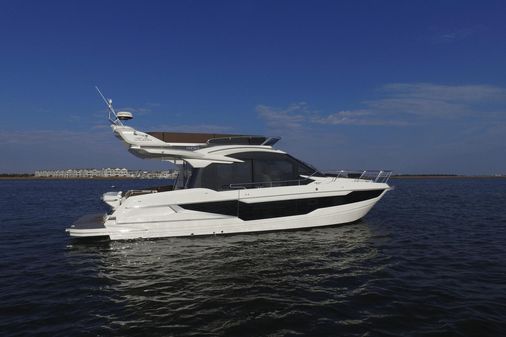 Galeon 400 Fly image