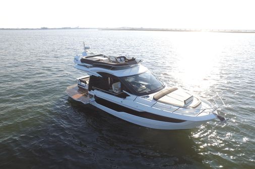 Galeon 400 Fly image