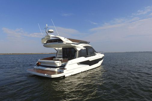 Galeon 400 Fly image