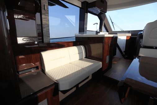 Galeon 400 Fly image