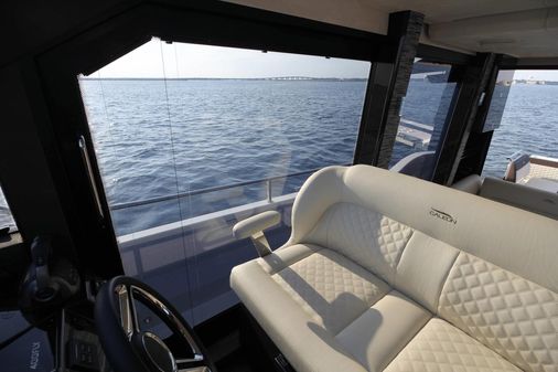 Galeon 400 Fly image