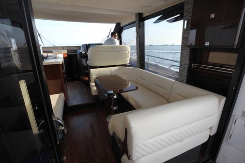 Galeon 400 Fly image