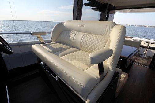 Galeon 400 Fly image