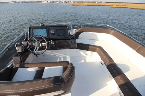 Galeon 400 Fly image