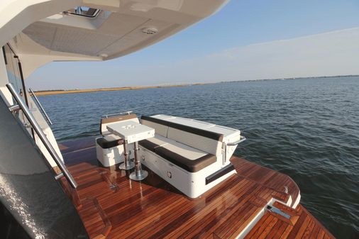 Galeon 400 Fly image