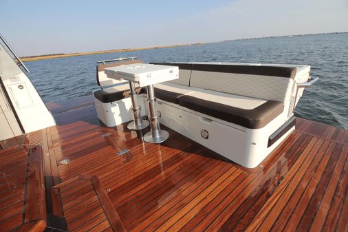 Galeon 400 Fly image