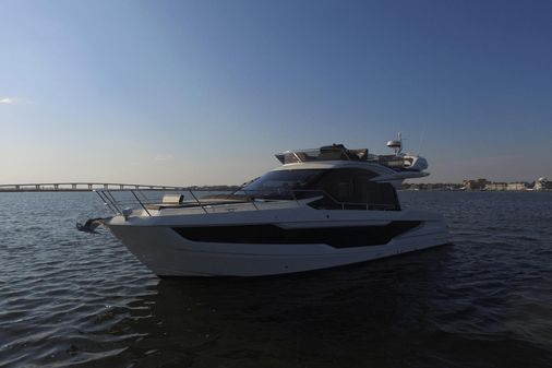 Galeon 400 Fly image