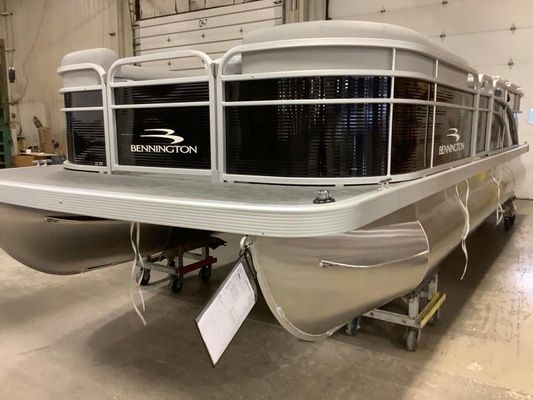 Bennington 22 SVSR - main image