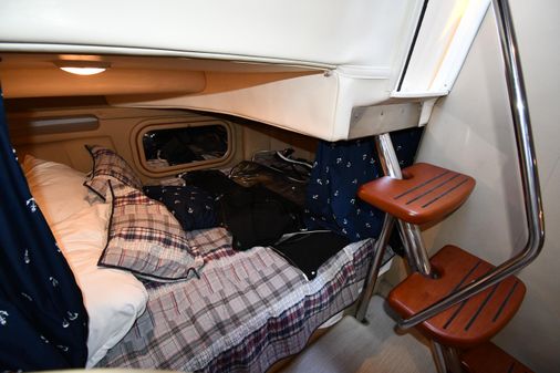 Rinker 342 Fiesta Vee image