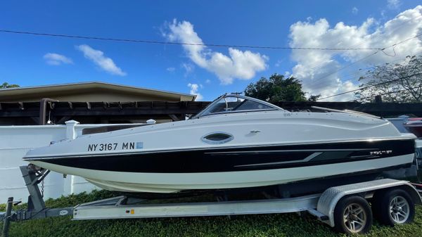Bayliner 215 Deck Boat
