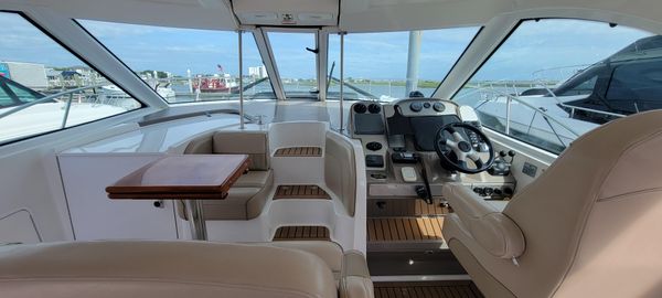 Cruisers Yachts 390 Sports Coupe image