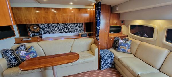 Cruisers Yachts 390 Sports Coupe image