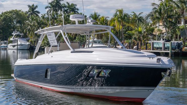 Intrepid 400 Cuddy