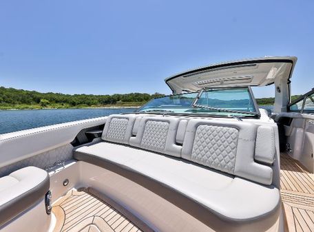 Sea-ray SLX-400 image