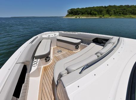 Sea-ray SLX-400 image