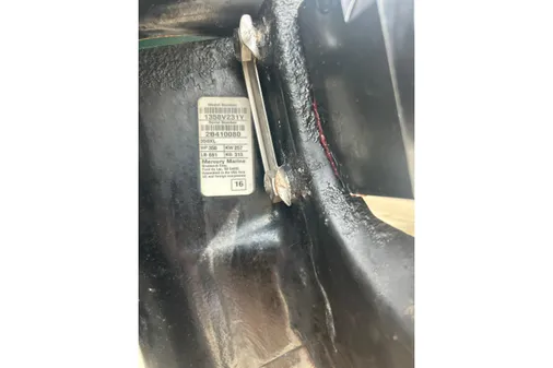 Boston Whaler 320 Vantage image