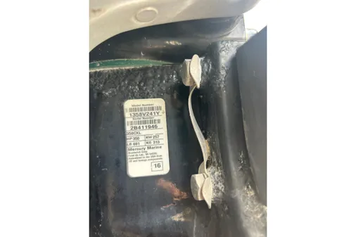 Boston Whaler 320 Vantage image