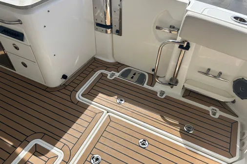 Boston Whaler 320 Vantage image