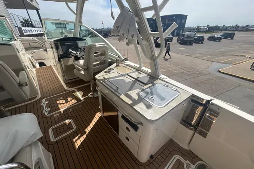 Boston Whaler 320 Vantage image