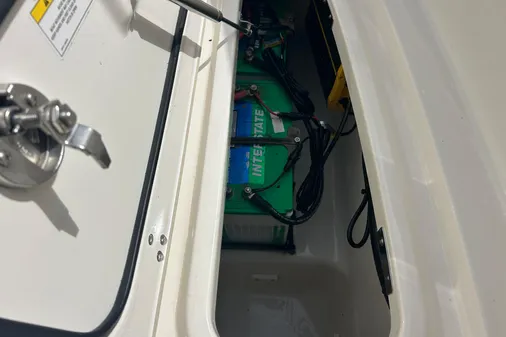 Boston Whaler 320 Vantage image