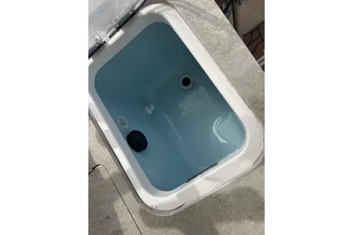 Boston Whaler 320 Vantage image