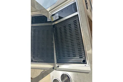 Boston Whaler 320 Vantage image