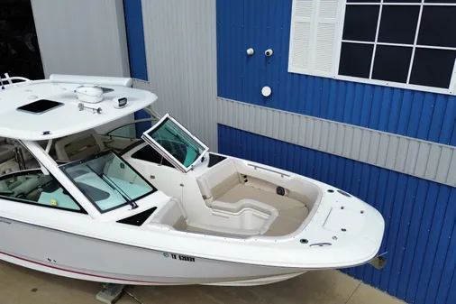 Boston Whaler 320 Vantage image