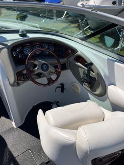 Crownline 270 BR image