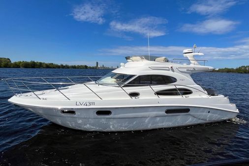 Sealine F37 image