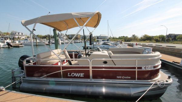 Lowe Pontoon 