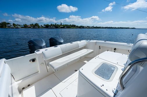 Robalo R300 Center Console image