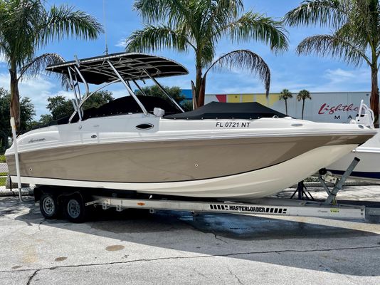 Hurricane SunDeck 260 OB - main image